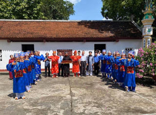 Sắc phong về làng