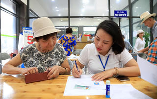 Gia hạn sử dụng CMND (thẻ CCCD) đối với đối tượng hưởng chính sách đi xe buýt