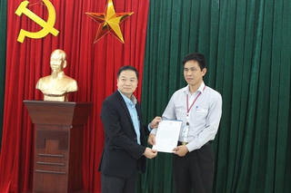 Nhân viên lái xe hàng không trả lại hơn 500 triệu đồng khách bỏ quên