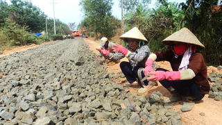 Bù Đăng (Bình Phước): Điểm sáng làm đường giao thông