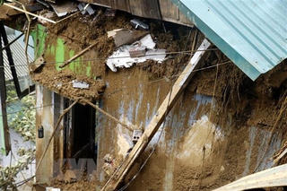 Lào Cai: Lũ ống bất ngờ đổ về trong đêm khiến ít nhất 3 người chết