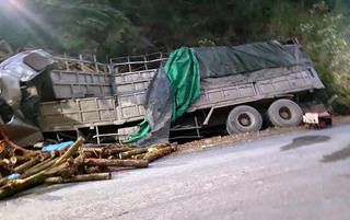 Tang tóc bao trùm bản nghèo trong vụ lật xe chở keo làm 7 người chết