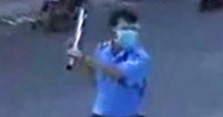 Người đàn ông đánh bảo vệ dân phố, đập phá chốt phòng dịch