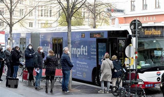 Quốc gia châu Âu đầu tiên bắt buộc tiêm chủng phòng Covid-19