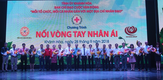 Khánh Hòa: 'Nối vòng tay nhân ái' tiếp nhận trên 2,5 tỷ đồng
