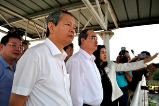 Bí thư Nguyễn Thiện Nhân thị sát khu xử lý rác thải lớn nhất cả nước