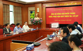 Ban Kinh tế Trung ương và Bộ Ngoại giao ủng hộ đồng bào miền Trung