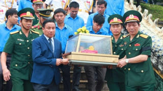 Hà Tĩnh: An táng 12 hài cốt liệt sĩ hy sinh trên đất Lào