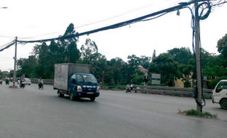 Cột điện gây nguy hiểm