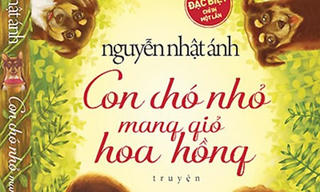 Con chó nhỏ mang giỏ hoa hồng