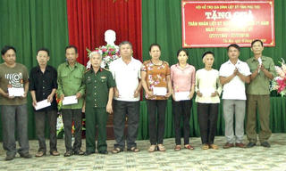 Nghệ An: Tiếp nhận hơn 260 triệu đồng hỗ trợ gia đình liệt sỹ