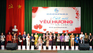 Trao 80 suất quà tặng hội viên phụ nữ có hoàn cảnh khó khăn