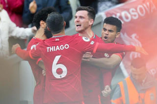 Premier League: Liverpool thắng 2-0 trước Everton