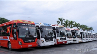 Giảm 20-30% phí đường bộ và hàng không