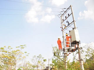 Tiêu thụ điện ở miền Bắc đạt đỉnh mới trong đợt nắng nóng gay gắt