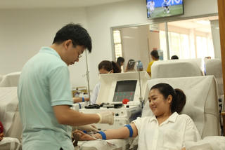 TP Hồ Chí Minh: Đông đảo người dân tham gia hiến máu vì bệnh nhi ung thư