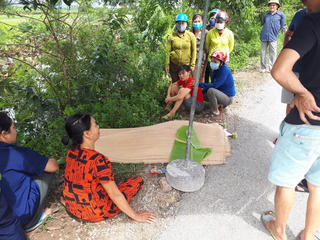 Thanh Hóa: Xe đạp điện mất lái lao xuống ao, một người tử vong