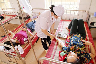 Yên Bái: 90 công nhân phải cấp cứu vì bị ngộ độc