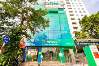 Xem cái cách Bank nhà người ta chăm sóc khách hàng: 'Đại sứ thân thiện', 'Chiến thần tỉa nến', 'Thánh đảm đang' hay 'Trại chủ heo đất'?