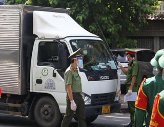 Hàng loạt Hiệp hội ngành hàng 'cầu cứu' Thủ tướng về Giấy đi đường