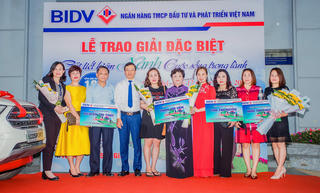 Gửi tiết kiệm xanh, khách hàng BIDV trúng ô tô gần 700 triệu đồng