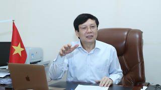 Không thể để báo chí ‘tự bơi’