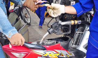 Tính thuế xăng dầu sai: Dân có được bồi hoàn?