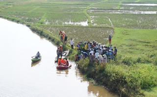 Một tiếng tìm thi thể  thiếu nữ nhảy cầu