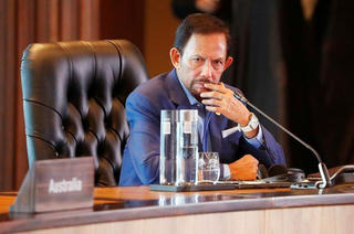 Brunei hoãn luật tử hình người quan hệ đồng giới bằng ném đá