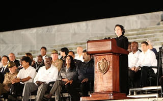 Lãnh tụ Fidel Castro sẽ sống mãi trong trái tim các dân tộc anh em trên thế giới