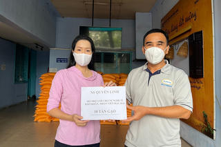 MC Quyền Linh quyên góp 10 tấn gạo cho Trịnh Kim Chi giúp nghệ sĩ gặp khó khăn