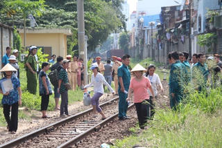 Băng qua đường sắt, một phụ nữ bị tàu hỏa cán tử vong