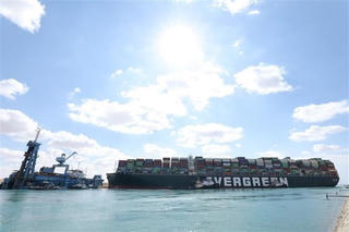 Ai Cập dự đoán nguyên nhân tàu Ever Given mắc cạn ở kênh đào Suez