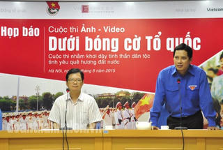 Dưới bóng cờ Tổ quốc