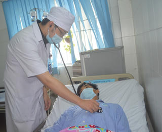 Bệnh nhân suy đa cơ quan nguy kịch được chữa trị trước, trả tiền sau