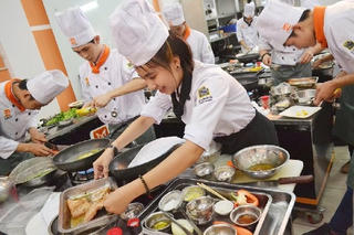 Lo con chưa đủ lớn để học nghề