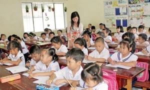 Hiệu trưởng ngồi phòng rộng, trẻ học phòng chật