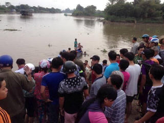 Rủ nhau ra kênh chơi, 2 cháu nhỏ chết đuối thương tâm