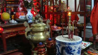 Tục bao sái bàn thờ ngày ông Công ông Táo