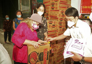 Hà Nội: Quận Đống Đa hỗ trợ đồng bào Công giáo khó khăn do ảnh hưởng dịch Covid-19