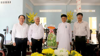 Chủ tịch Đỗ Văn Chiến thăm chức sắc tôn giáo tại Hội thánh Cao Đài Tòa thánh Tây Ninh