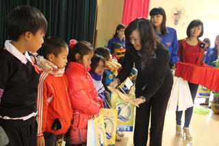 Sơn La: Phát động phong trào giáo viên đỡ đầu học sinh khó khăn