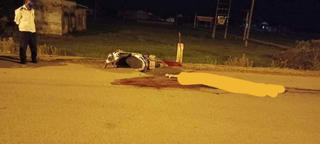 Tài xế xe tải tông chết người đi xe máy ngược chiều rồi bỏ trốn