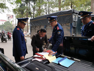 Vì sao khó xử lý xe dù, bến cóc?