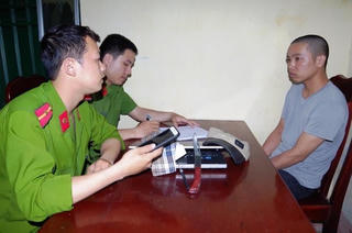 Nam thanh niên khống chế sư trụ trì để cướp tài sản