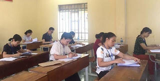 Cân nhắc giao việc chấm thi cho các Sở