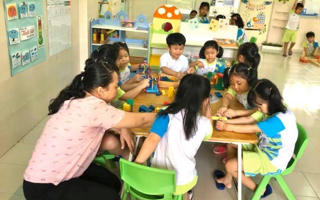 Giáo viên mầm non ngoài công lập: Chật vật ‘bám’ nghề