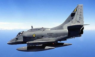 Tiêm kích Brazil rơi xuống biển khi diễn tập bảo vệ Olympic