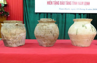 Bảo tàng tỉnh Nam Định được tặng 62 cổ vật