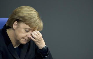 Bà Merkel 'đi trên dây'